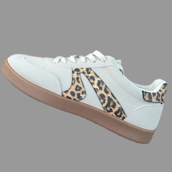 NIB Faux Suede Retro Leopard Sneakers - Picture 2 of 2